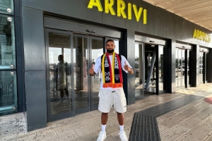 迪马：杜塞尔多夫后卫西伯特抵达意大利，即将接受莱切体检