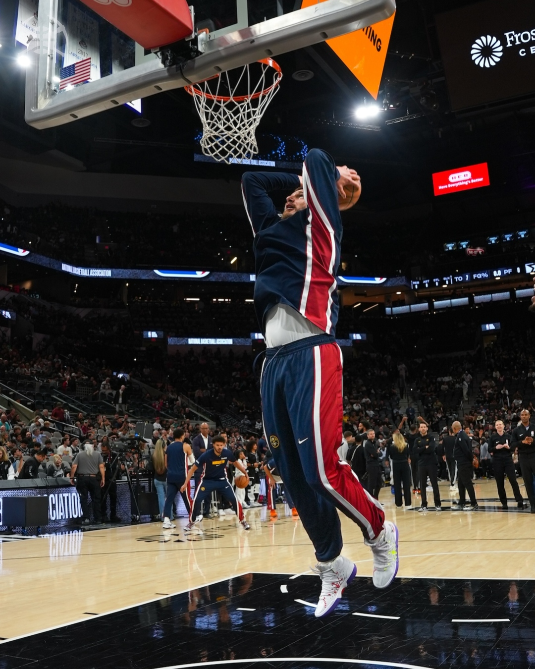 开云官网-20分逆转！约基奇31分20板12助攻掘金击败马刺，卡斯尔三双徒劳